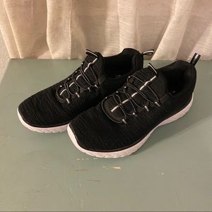 Sneaker/ Athletic shoes